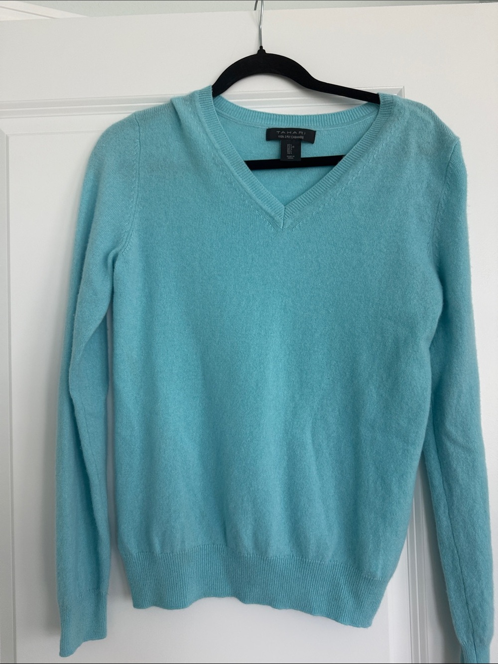 Tahari 100% 2-Ply Cashmere V-Neck Sweater - Picture 2 of 5